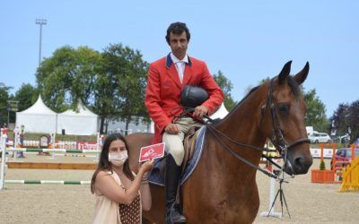 Primeros ganadores en el concurso de caballos jóvenes